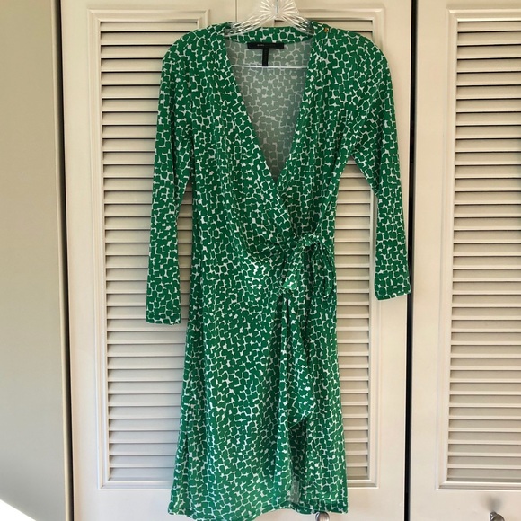 bcbg green wrap dress